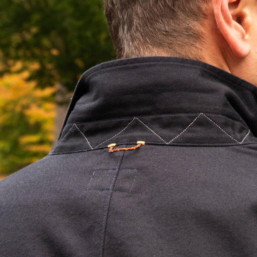 Zig-zag collar stitching
